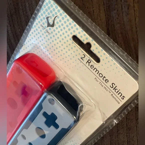 Nintendo Wii Remote Sleeve Set — Black and Red - Picture 4 of 10